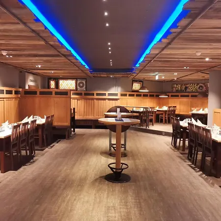 מלון Kuehlungsborner Brauhaus *